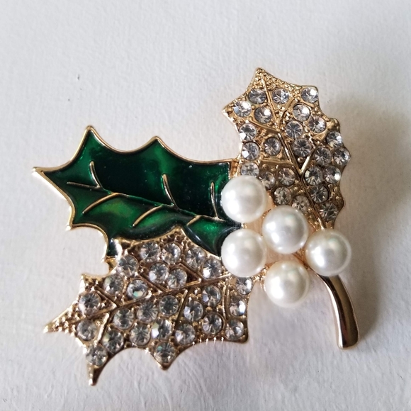 💎 JEWELLERY 2/$25💎 Anne Klein Holly Branch Brooch - Picture 2 of 3